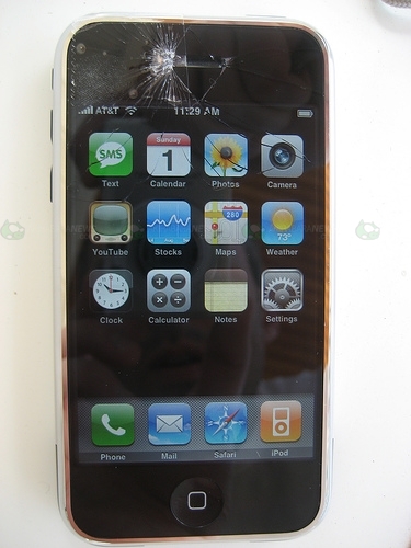  iPhone con la pantalla táctil dañada