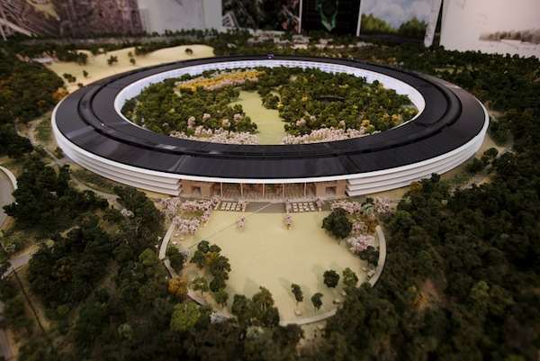 Apple Campus 2 presentado por Peter Oppenheimer