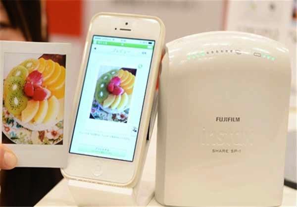 Fujifilm anuncia Instax SP–1 en Mobile World Congress 2014